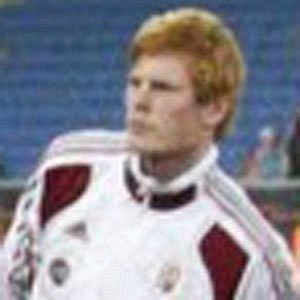 Adam Bogdan net worth