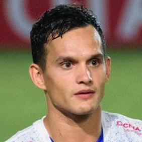 Mika Chunuonsee net worth