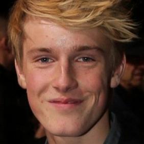 Louis Hofmann net worth