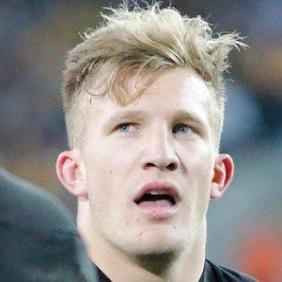 Damian McKenzie net worth