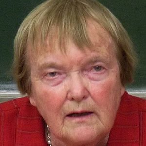 Gudrun Pausewang net worth