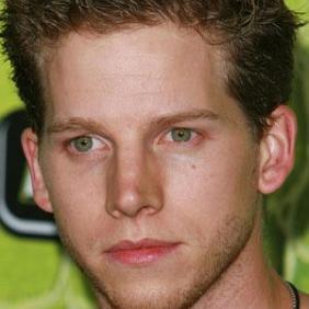 Stark Sands net worth