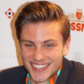 Jannik Schumann net worth