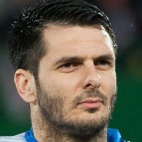 Emir Spahic net worth